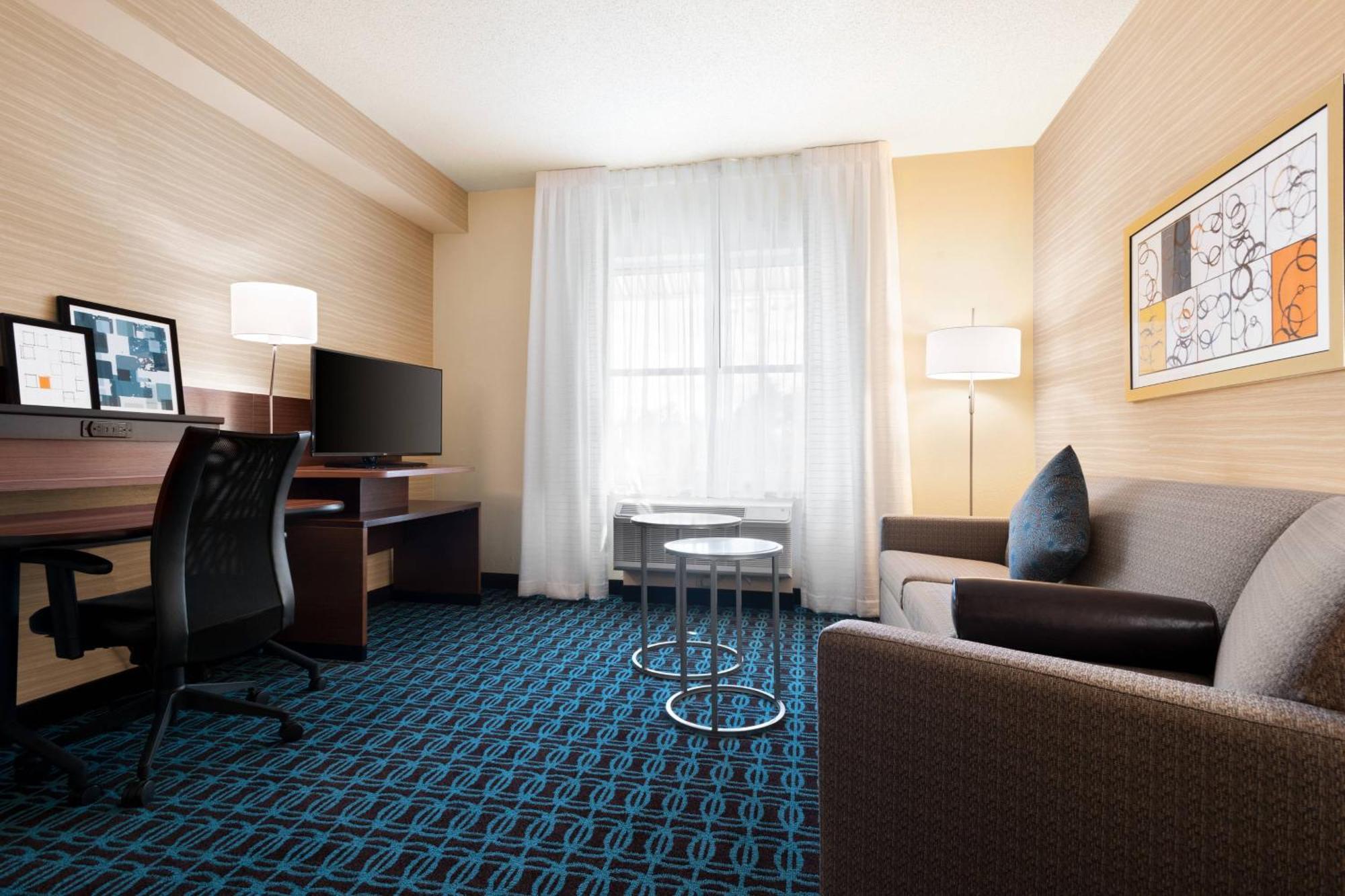 Fairfield Inn & Suites By Marriott Charlottesville Downtown/University Area Екстер'єр фото