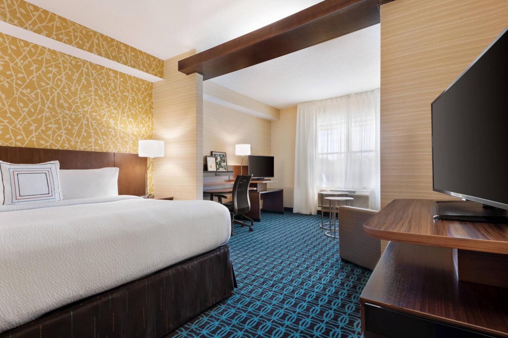 Fairfield Inn & Suites By Marriott Charlottesville Downtown/University Area Екстер'єр фото